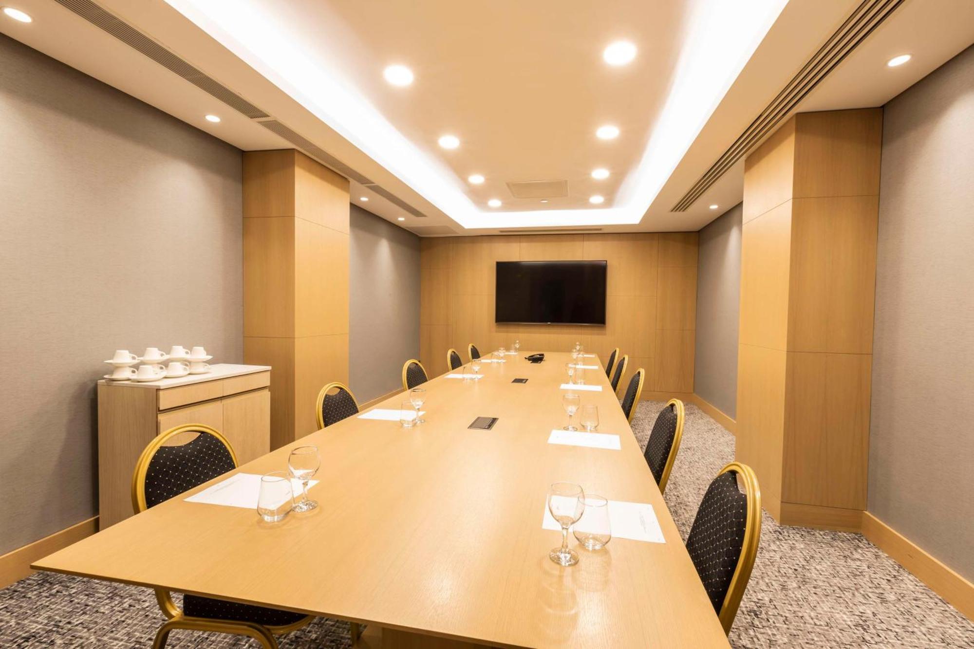 Radisson Hotel Istanbul Harbiye Exterior photo
